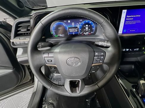 Certified 2025 Toyota Crown AWD/4WD image 10