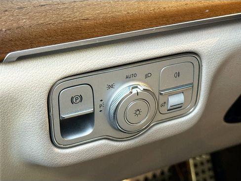 Used 2022 Mercedes-Benz GLS 450 4MATIC image 10