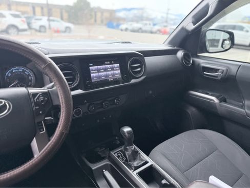 Used 2019 Toyota Tacoma TRD Off-Road image 24