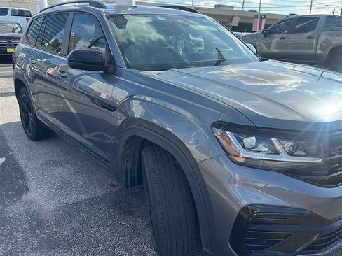 Used 2023 Volkswagen Atlas SEL R-Line AWD/4WD image 2