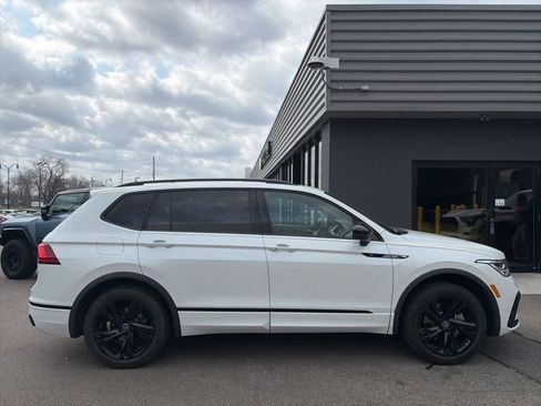 Used 2023 Volkswagen Tiguan SE R-Line image 2