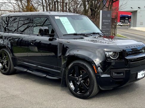 Used 2024 Land Rover Defender 110 V8 image 2