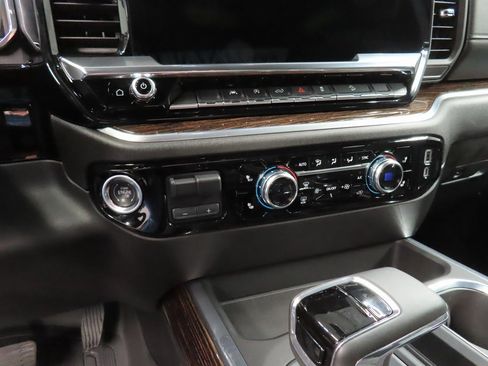 Used 2025 GMC Sierra 1500 Elevation image 52