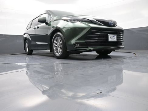 Certified 2025 Toyota Sienna XLE w/ XLE Plus Package AWD/4WD image 30