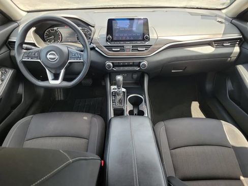 Used 2024 Nissan Altima 2.5 SV FWD image 10