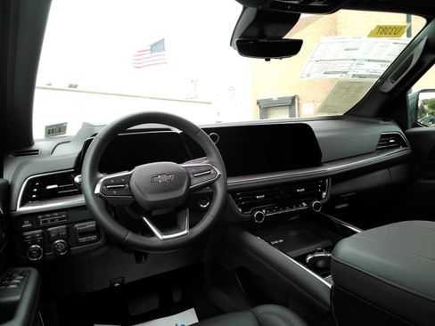 Used 2026 Chevrolet Tahoe Z71 w/ Z71 Off-Road Package AWD/4WD image 11