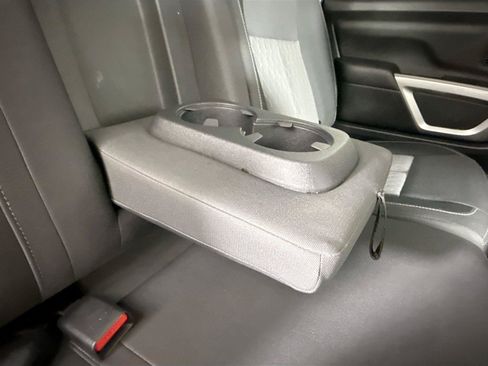 Used 2022 Nissan Titan SV w/ SV Convenience Package RWD image 38