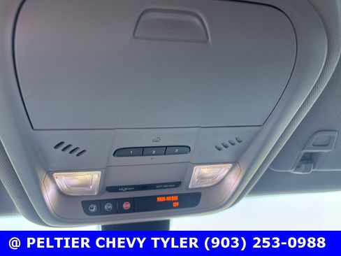 Used 2018 Chevrolet Equinox Premier image 18