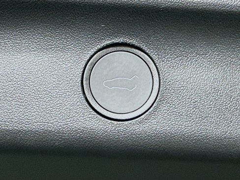 Used 2025 Tesla Model Y Long Range image 28