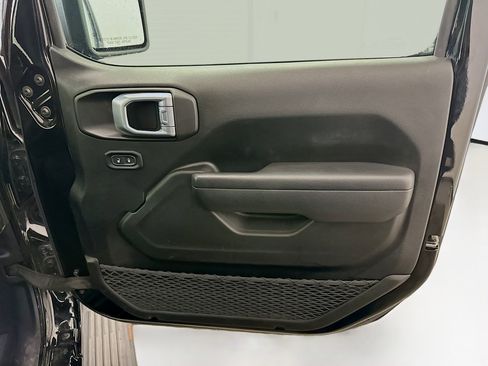 Used 2022 Jeep Wrangler Sport S image 32