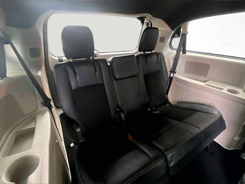 Used 2019 Dodge Grand Caravan SXT image 26