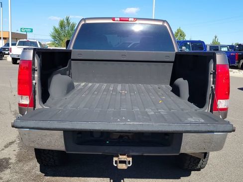 Used 2007 GMC Sierra 2500 SLE w/ Z71 Off-Road Package AWD/4WD image 12