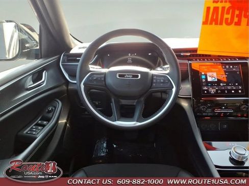 Used 2023 Jeep Grand Cherokee Altitude AWD/4WD image 15