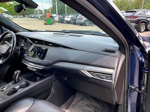 Used 2019 Cadillac XT4 Premium Luxury w/ Cold Weather Package AWD/4WD image 13
