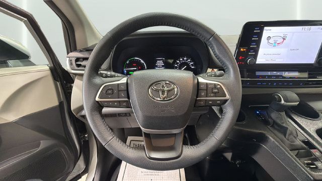 Used 2023 Toyota Sienna XLE FWD image 23