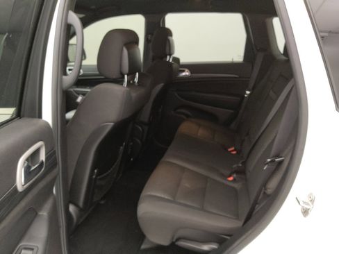 Used 2021 Jeep Grand Cherokee Laredo RWD image 18