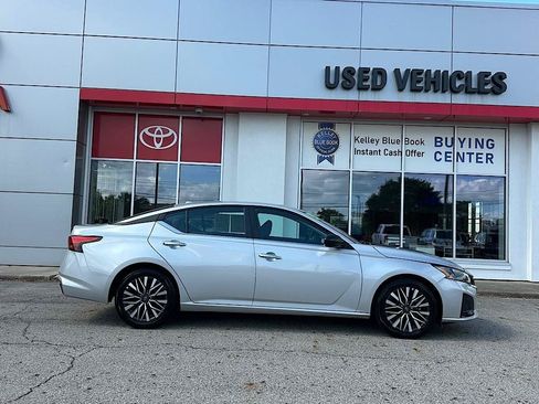 Used 2025 Nissan Altima 2.5 SV FWD image 7