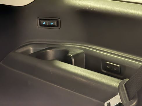 Used 2025 Ford Expedition Active image 30