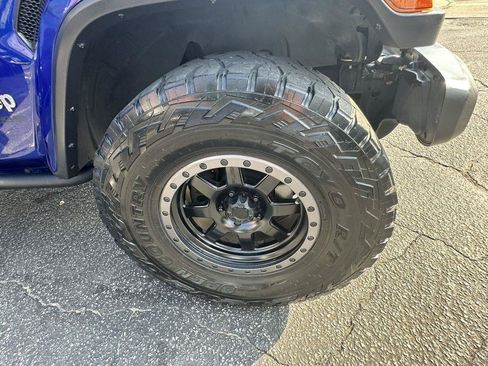 Used 2018 Jeep Wrangler Unlimited Sahara w/ Cold Weather Group AWD/4WD image 40