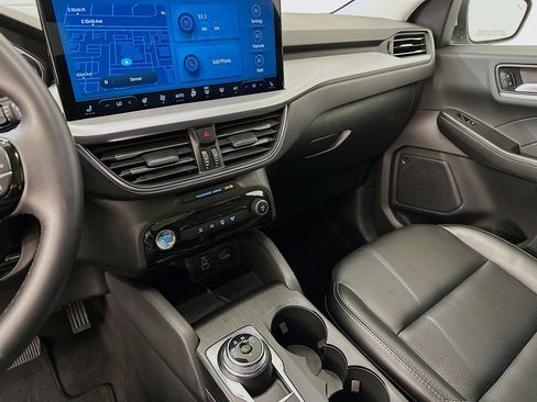 Used 2025 Ford Escape Platinum AWD/4WD image 26