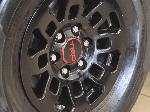 Used 2017 Toyota Tacoma TRD Pro AWD/4WD image 30