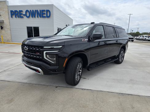 Used 2025 Chevrolet Suburban Z71 image 7