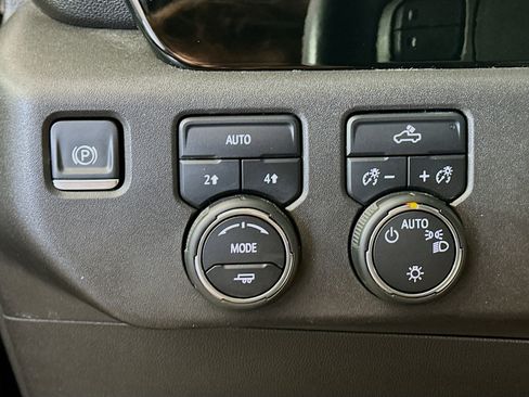 Used 2024 Chevrolet Silverado 1500 LT image 16