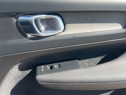Used 2025 Volvo XC40 B5 Core image 31