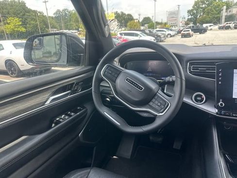 Used 2024 Jeep Wagoneer Series II w/ Flexible Seating Group RWD image 17