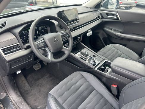 Used 2025 Mitsubishi Outlander 4WD Plug-In Hybrid image 28
