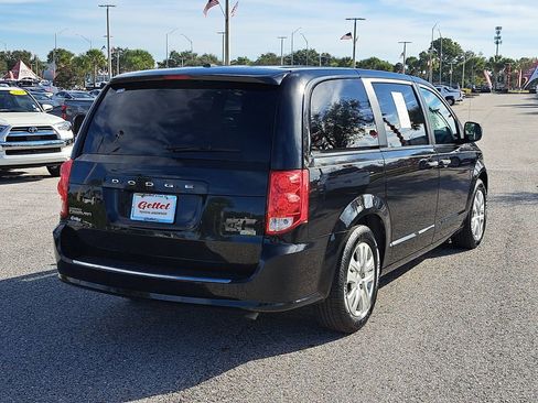 Used 2019 Dodge Grand Caravan SE w/ UConnect Hands-Free Group image 3