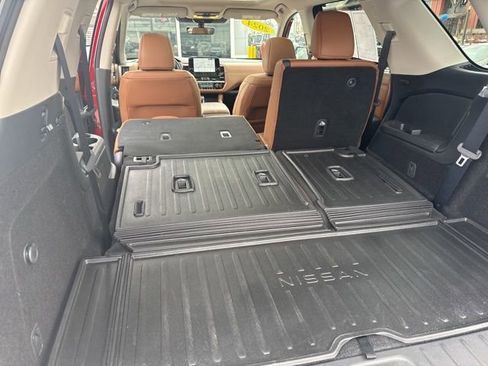 Used 2024 Nissan Pathfinder Platinum w/ Black Appearance Package image 38