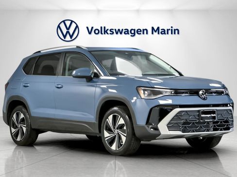 New 2026 Volkswagen Taos SE image 7