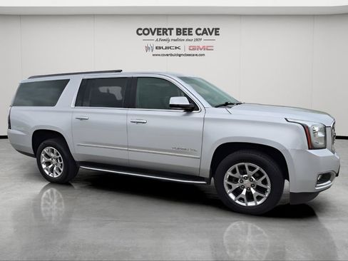 Used 2017 GMC Yukon XL SLT w/ Open Road Package image 12