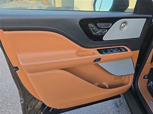 Used 2025 Lincoln Aviator Black Label image 16