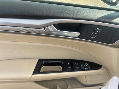 Used 2015 Ford Fusion SE FWD image 19