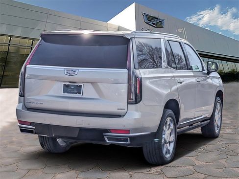 Certified 2022 Cadillac Escalade Premium Luxury Platinum image 4