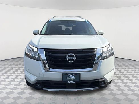 Used 2022 Nissan Pathfinder SL AWD/4WD image 2