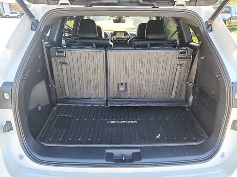 Used 2022 Toyota Highlander XSE image 29