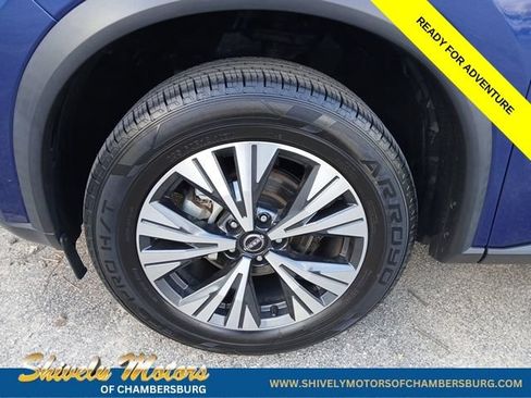 Used 2023 Nissan Rogue SV AWD/4WD image 2