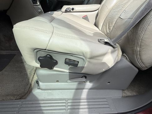 Used 2002 Chevrolet Suburban LS image 27