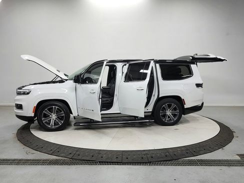Used 2023 Jeep Grand Wagoneer 4WD image 12