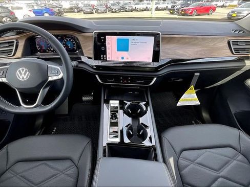 New 2025 Volkswagen Atlas SE image 6