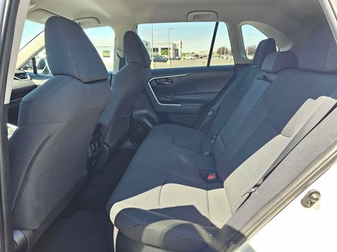 Used 2019 Toyota RAV4 LE AWD/4WD image 17