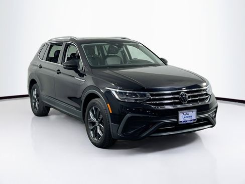 Used 2022 Volkswagen Tiguan SE image 3