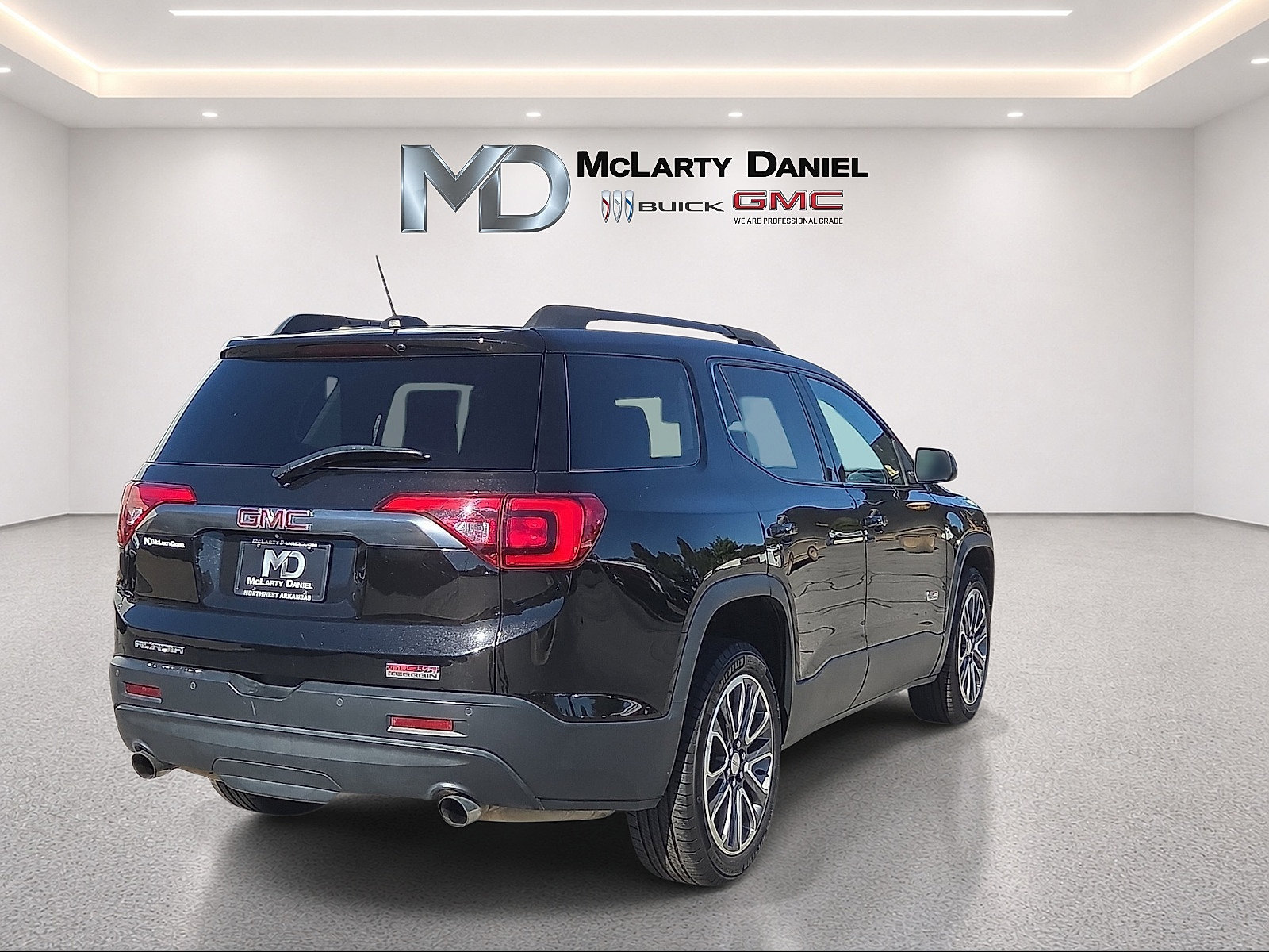 Certified 2017 GMC Acadia SLT AWD/4WD image 14