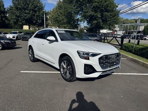 Used 2024 Audi Q8 Premium Plus image 2