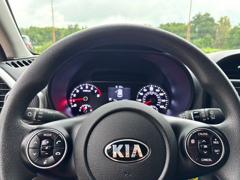 Used 2021 Kia Soul LX FWD image 16