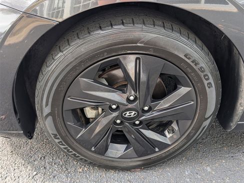 Used 2021 Hyundai Elantra SEL image 24