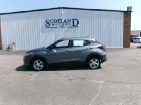 Used 2025 Nissan Kicks Play S FWD image 1